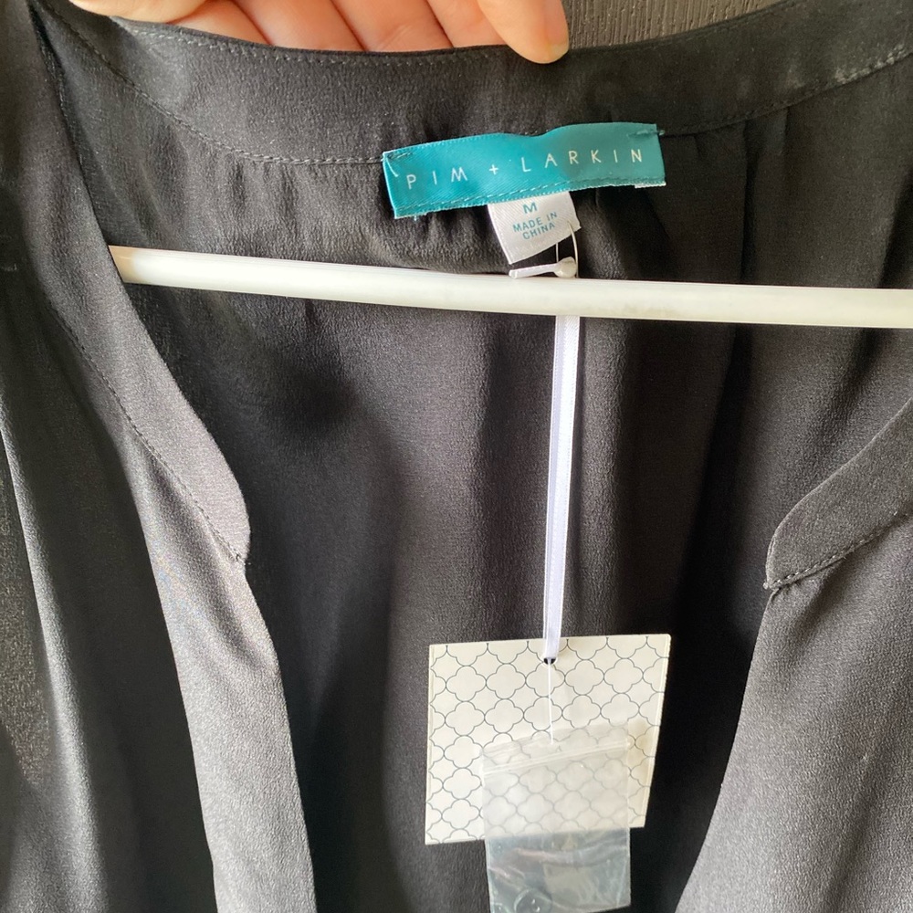 NWT Pim + Larkin women’s sleeveless black button down top size medium